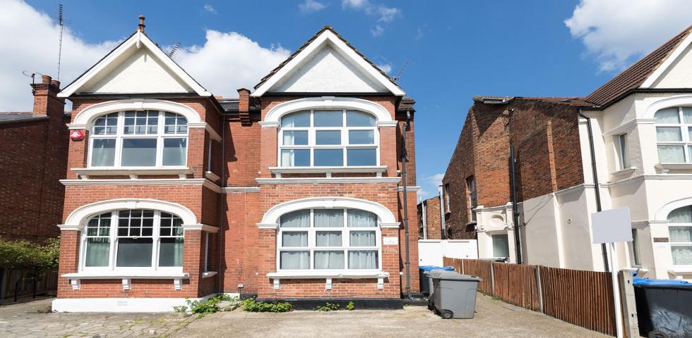 			PRIVATE GARDEN, 3 Bedroom, 1 bath, 1 reception Flat			 Melrose Avenue, Willesden Green